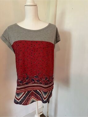 Red Camel Short Sleeve Mixed-Panel Tee in Red and Gray